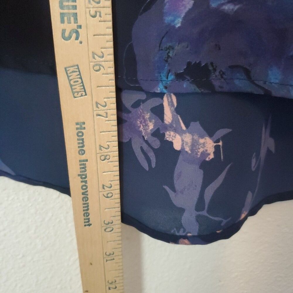 Lila Rose Top Sleeveless Blouse Floral V Neck Womens Size L Blue - Picture 14 of 15